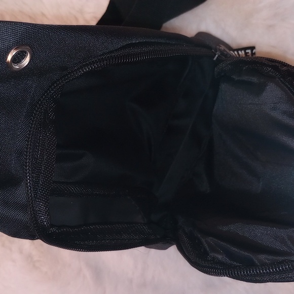 Fashion Instincts black canvas crossbody bag - Picture 4 of 5